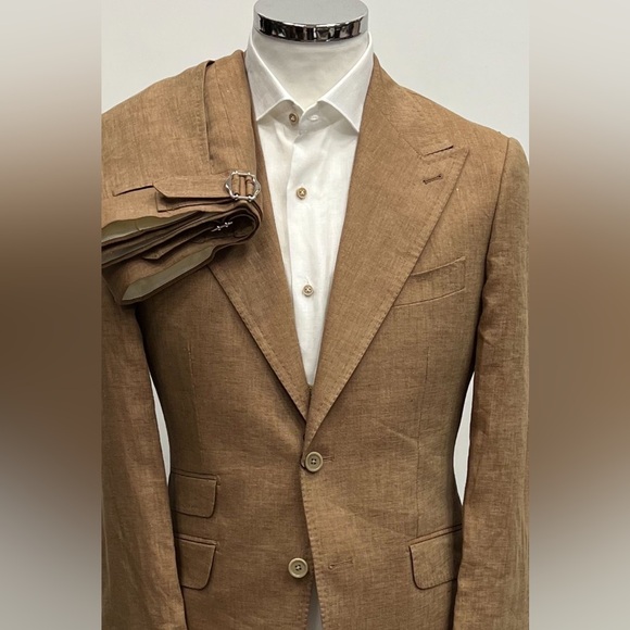 Cognac Loro Piana fabric 100% linen suit made in Italy.
Ticket pocket - Picture 1 of 2